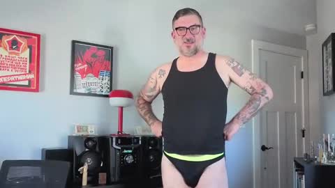 Snapshot of office_dad chatting on 09.19.25 Office Dad online show from 09.19.25