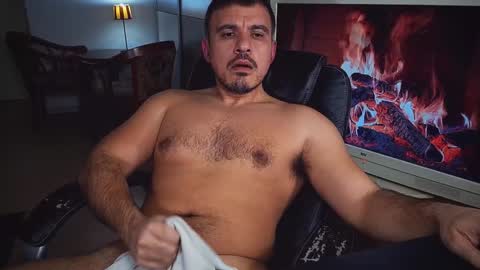 Snapshot of officeman7 chatting on 01.29.25 officeman7 online show from 01.29.25