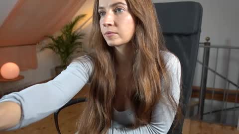 Lola online show from 11.25.25