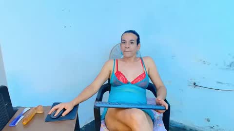 Snapshot of oh_tique chatting on 02.18.26 LU online show from 02.18.26