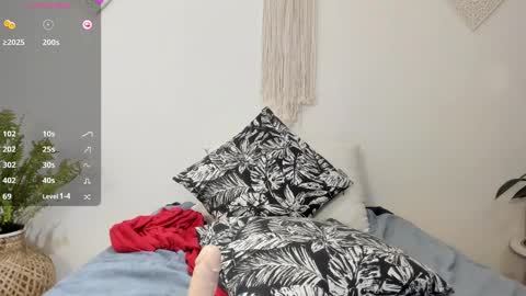 Snapshot of ohanna_ chatting on 01.12.25 ohanna_ online show from 01.12.25