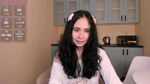 Snapshot of ohminnie chatting on 05.24.26 Maria online show from 05.24.26
