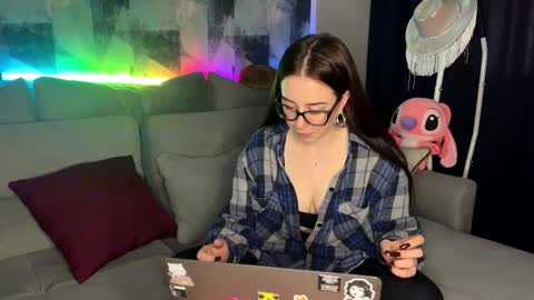 Snapshot of ohnicolle chatting on 11.18.25 Nikki online show from 11.18.25