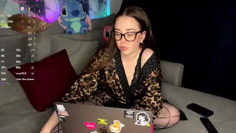 Snapshot of ohnicolle chatting on 11.25.25 Nikki online show from 11.25.25