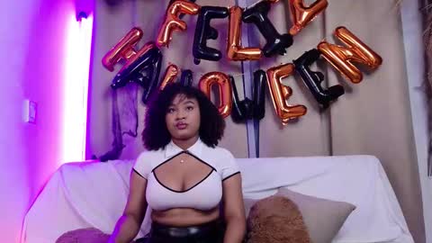 Snapshot of ohrianagibson chatting on 10.31.25 g online show from 10.31.25