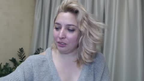 Snapshot of ohsweetiren chatting on 12.12.24 Iren online show from 12.12.24