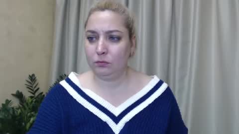 Snapshot of ohsweetiren chatting on 12.13.24 Iren online show from 12.13.24