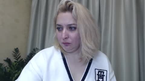 Snapshot of ohsweetiren chatting on 12.15.24 Iren online show from 12.15.24