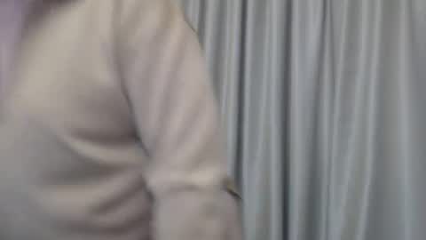 Snapshot of ohsweetiren chatting on 12.19.24 Iren online show from 12.19.24