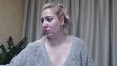 Snapshot of ohsweetiren chatting on 01.28.25 Iren online show from 01.28.25