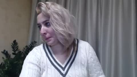 Snapshot of ohsweetiren chatting on 02.14.25 Iren online show from 02.14.25