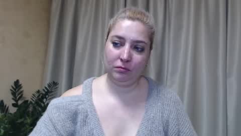 Snapshot of ohsweetiren chatting on 02.15.25 Iren online show from 02.15.25