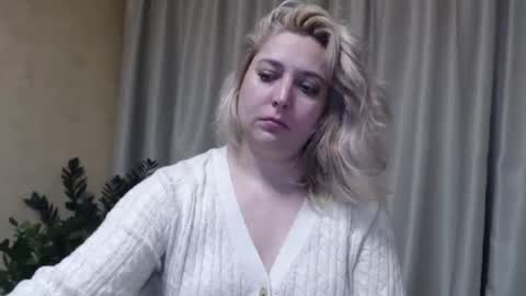 Snapshot of ohsweetiren chatting on 02.18.25 Iren online show from 02.18.25