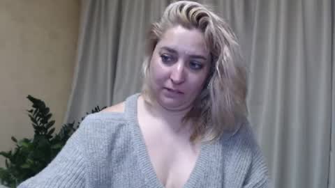 Snapshot of ohsweetiren chatting on 02.25.25 Iren online show from 02.25.25