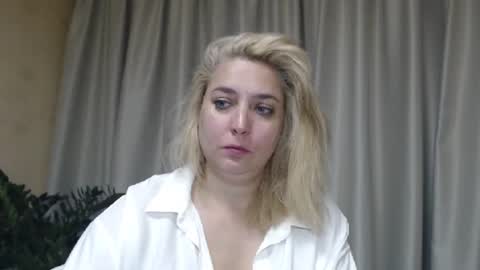 Snapshot of ohsweetiren chatting on 09.17.25 Iren online show from 09.17.25