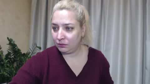 Snapshot of ohsweetiren chatting on 10.17.25 Iren online show from 10.17.25