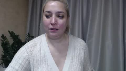 Snapshot of ohsweetiren chatting on 11.14.25 Iren online show from 11.14.25