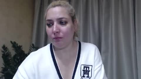 Snapshot of ohsweetiren chatting on 11.16.25 Iren online show from 11.16.25