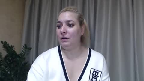 Snapshot of ohsweetiren chatting on 11.29.25 Iren online show from 11.29.25