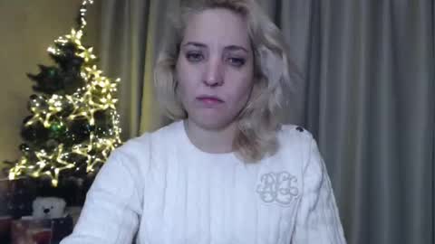 Snapshot of ohsweetmari chatting on 01.01.25 Mari online show from 01.01.25