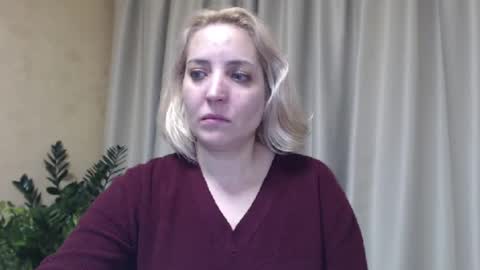 Snapshot of ohsweetmari chatting on 01.19.25 Mari online show from 01.19.25