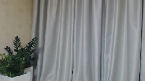 Snapshot of ohsweetmari chatting on 02.04.25 Mari online show from 02.04.25