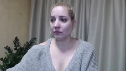 Snapshot of ohsweetmari chatting on 02.16.25 Mari online show from 02.16.25