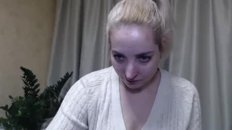 Snapshot of ohsweetmari chatting on 02.21.25 Mari online show from 02.21.25