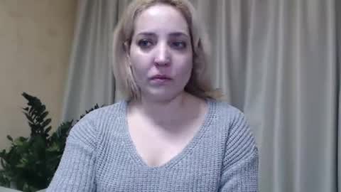 Snapshot of ohsweetmari chatting on 02.28.25 Mari online show from 02.28.25