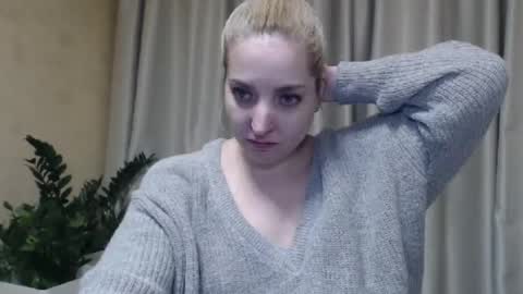 Snapshot of ohsweetmari chatting on 03.01.25 Mari online show from 03.01.25