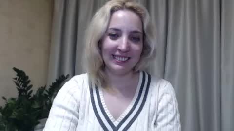 Snapshot of ohsweetmari chatting on 03.02.25 Mari online show from 03.02.25