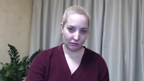 Snapshot of ohsweetmari chatting on 03.04.25 Mari online show from 03.04.25