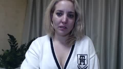 Snapshot of ohsweetmari chatting on 03.05.25 Mari online show from 03.05.25