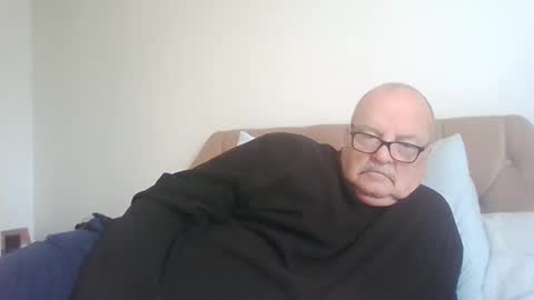 Snapshot of old_fkrr_ chatting on 10.27.25 old_fkrr_ online show from 10.27.25