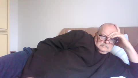 Snapshot of old_fkrr_ chatting on 11.04.25 old_fkrr_ online show from 11.04.25