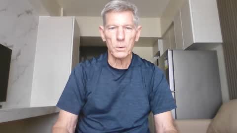 Snapshot of oldgeorge chatting on 11.24.25 George online show from 11.24.25