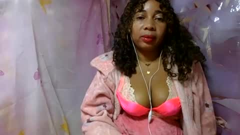 Snapshot of olinaa chatting on 06.22.26 olinaa online show from 06.22.26