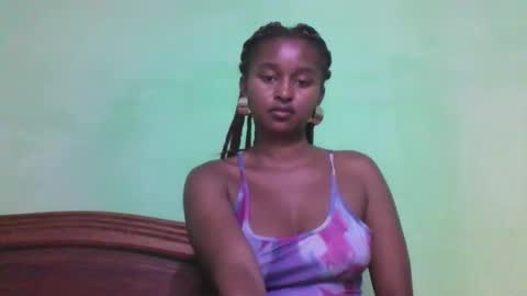 Snapshot of olinah610 chatting on 11.19.25 olinah610 online show from 11.19.25