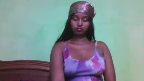 Snapshot of olinah610 chatting on 11.28.25 olinah610 online show from 11.28.25