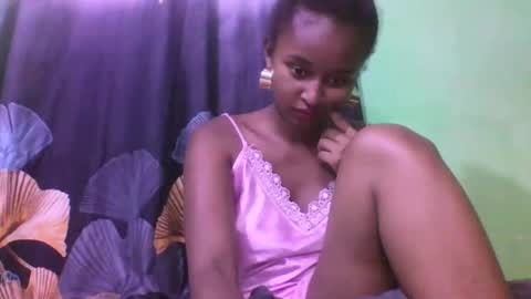 Snapshot of olinah610 chatting on 12.01.25 olinah610 online show from 12.01.25