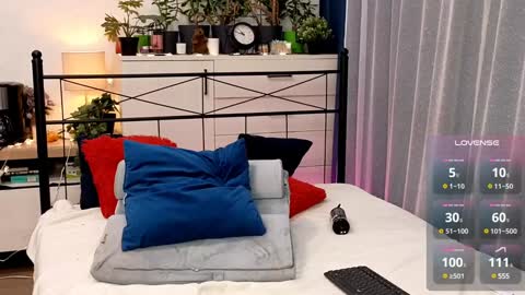 OliSunny Olivia online show from 01.01.25