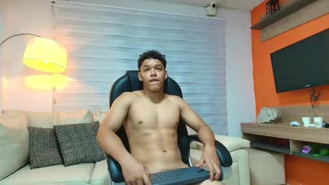 Snapshot of oliver_evans_19 chatting on 04.27.26 O L I V E R online show from 04.27.26