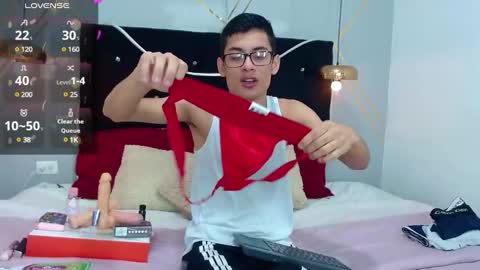 Snapshot of oliver_king_sex chatting on 01.06.25 Oliver Smith online show from 01.06.25