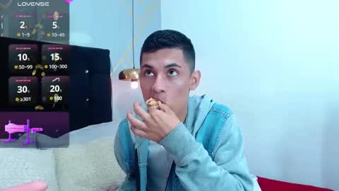 Snapshot of oliver_king_sex chatting on 01.14.25 Oliver Smith online show from 01.14.25