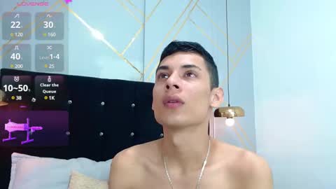 Snapshot of oliver_king_sex chatting on 01.23.25 Oliver Smith online show from 01.23.25