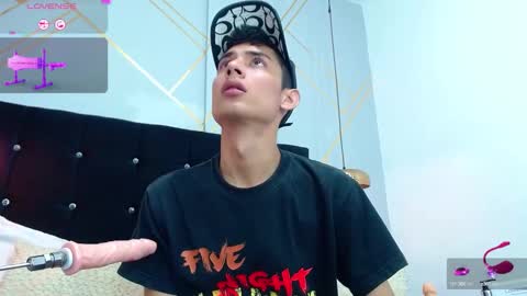 Snapshot of oliver_king_sex chatting on 02.01.25 Oliver Smith online show from 02.01.25