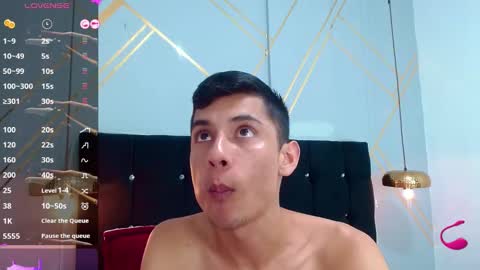 Snapshot of oliver_king_sex chatting on 02.25.25 Oliver Smith online show from 02.25.25