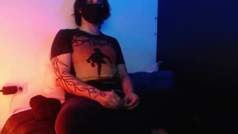 Snapshot of oliver_laid_2023 chatting on 12.31.24 oliver_laid_2023 online show from 12.31.24