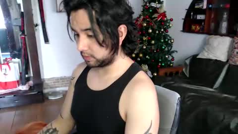 Snapshot of oliver_laid_2023 chatting on 12.02.25 oliver_laid_2023 online show from 12.02.25