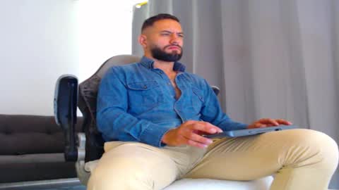 oliver online show from 11.17.25